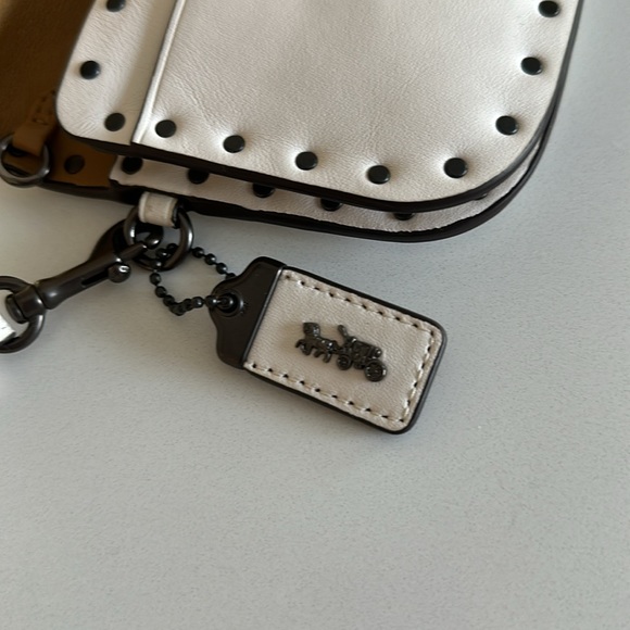Coach wristlet with crossbody chain - Picture 5 of 7
